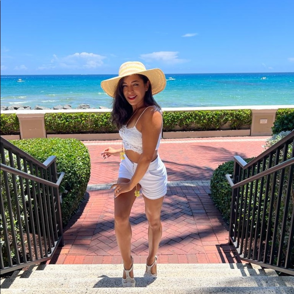 Meet your Posher, Debora